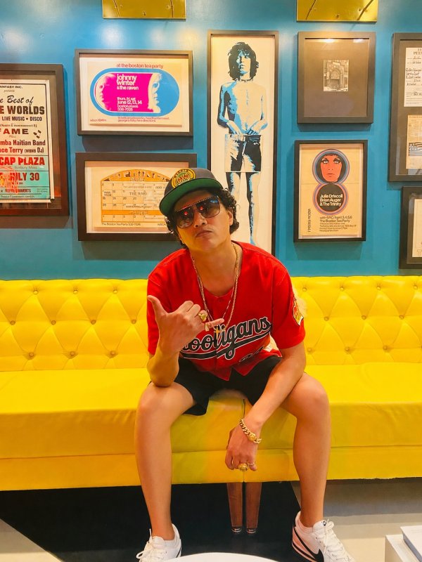 Bruno Mars Impersonator